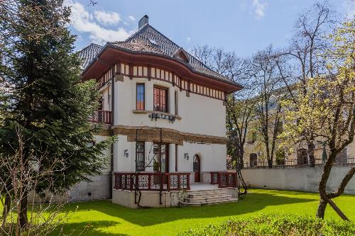 Aviatorilor, the representative villa for rent 1