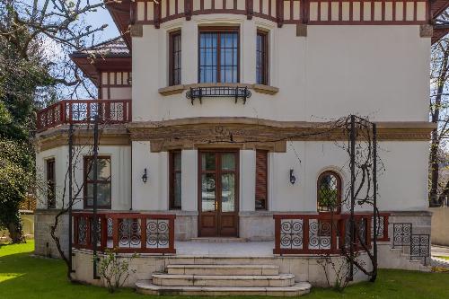 Aviatorilor, the representative villa for rent 2