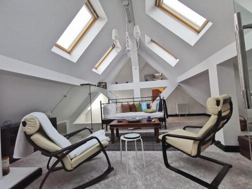 Dorobanti-Capitale, apartment in renovated interwar villa 17