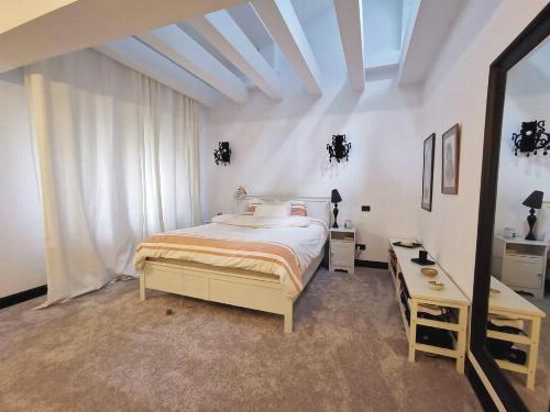 Dorobanti-Capitale, apartment in renovated interwar villa 10