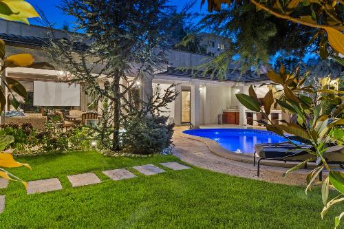 Premium villa in the western area, with its own pool 1