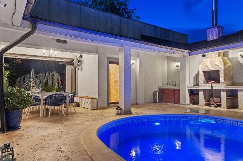 Premium villa in the western area, with its own pool 28