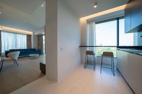 One Mircea Eliade, 3 rooms overlooking the park and the lake. 8