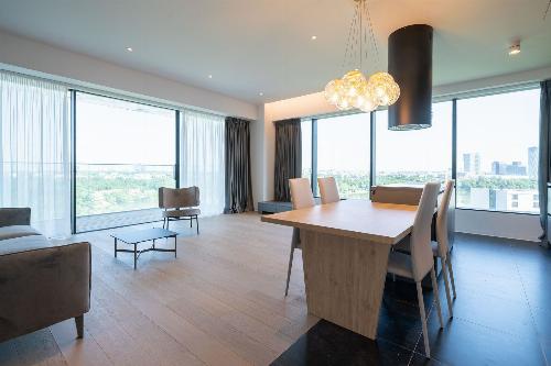 One Mircea Eliade, 3 rooms overlooking the park and the lake. 2