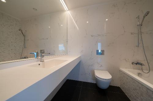 One Mircea Eliade, 3 rooms overlooking the park and the lake. 9