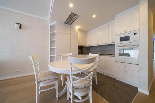 One Herastrau Plaza, apartament de 4 camere. 8