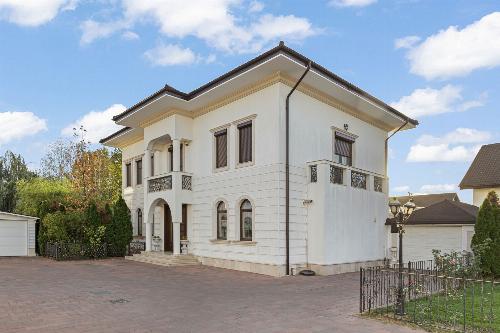 6-room villa for sale in Iancu Nicolae – Jolie Ville area