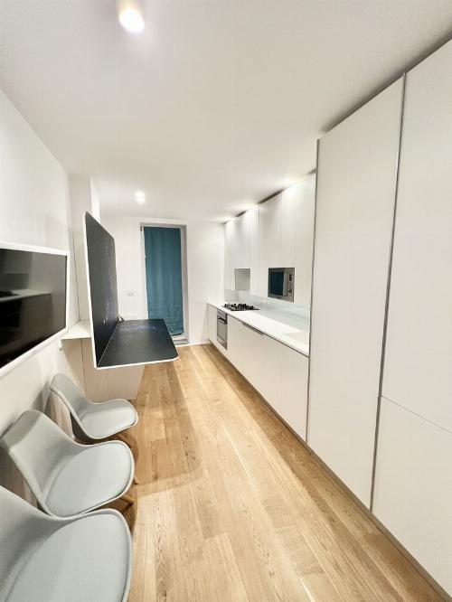 Apartament spațios / mobilat și utilat/ garaj