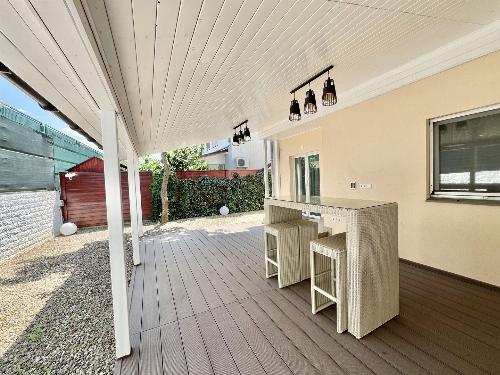 Renovated villa / Fully furnished / 2 parking spaces