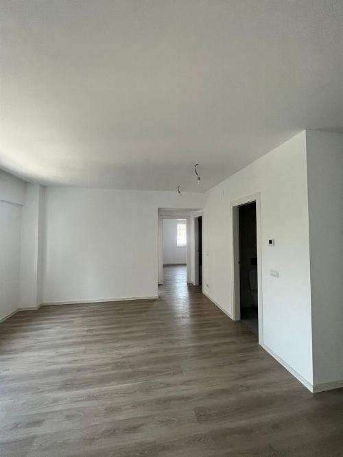 Inchiriere apartament 3 camere NOU