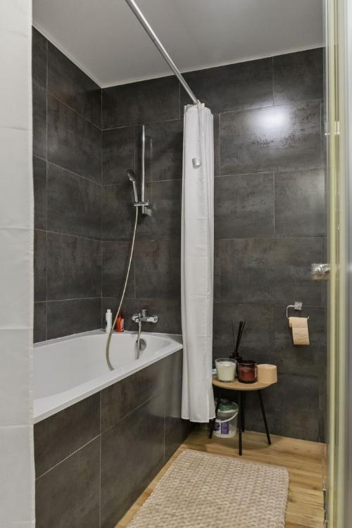 Apartament lux / 4 camere / terasă generoasă / Parcul Bordei