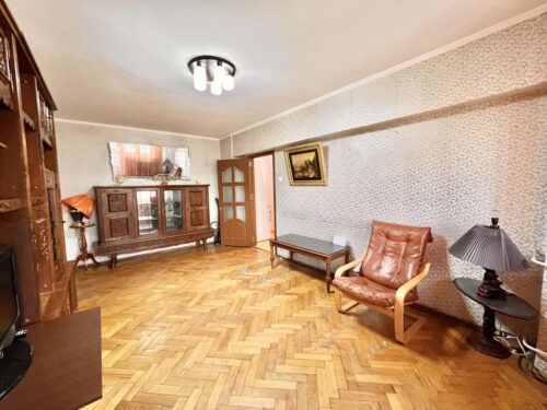 Piața Victoriei-Titulescu /  Apartament cu 3 camere