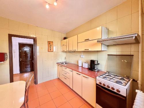 Piața Victoriei-Titulescu /  Apartament cu 3 camere