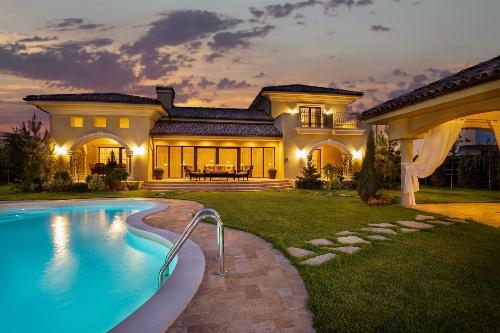 Elegant villa with pool and spectacular courtyard!