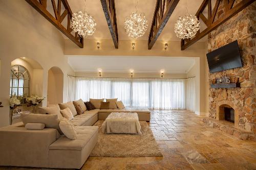 Elegant villa with pool and spectacular courtyard!