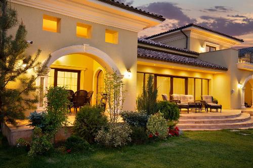 Elegant villa with pool and spectacular courtyard!