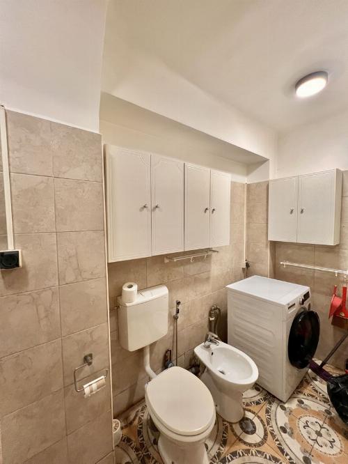 Apartament în vilă / curte / demisol