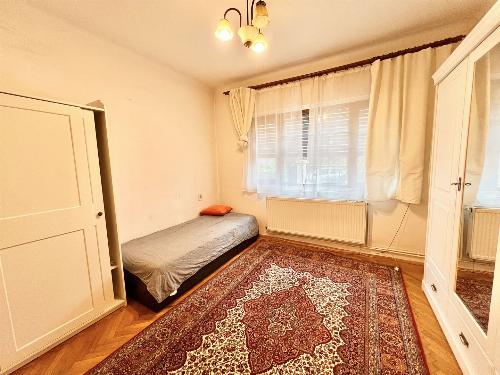 Apartament în vilă / curte / demisol