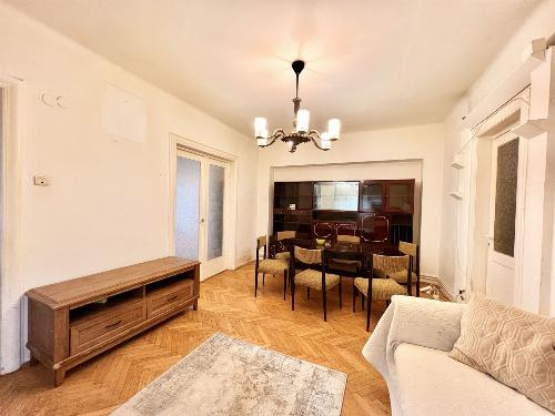 Apartament în vilă / curte / demisol