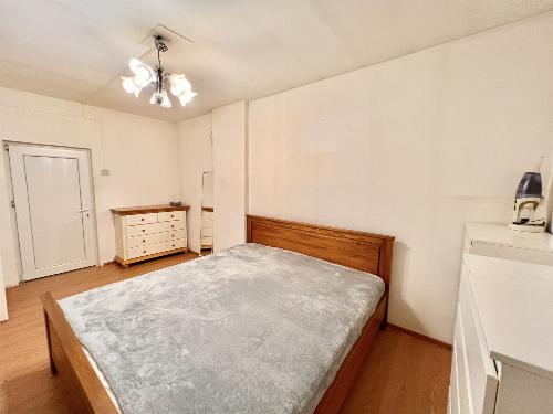 Apartament în vilă / curte / demisol