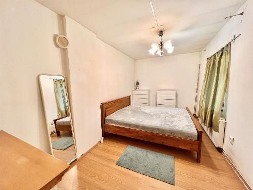 Apartament în vilă / curte / demisol