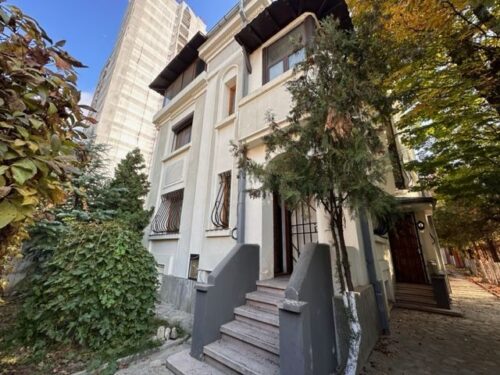 Vanzare case / vile - Villa with courtyard 1 Mai - crosspoint-imobiliare.ro