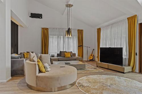 Iancu Nicolae! Unique villa with generous garden and pool 9