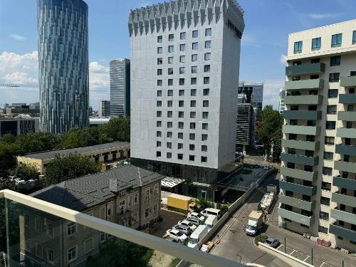 First rental / 3 minutes from Promenada Mall and metro 11