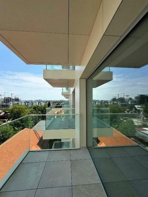 First rental / 3 minutes from Promenada Mall and metro 9