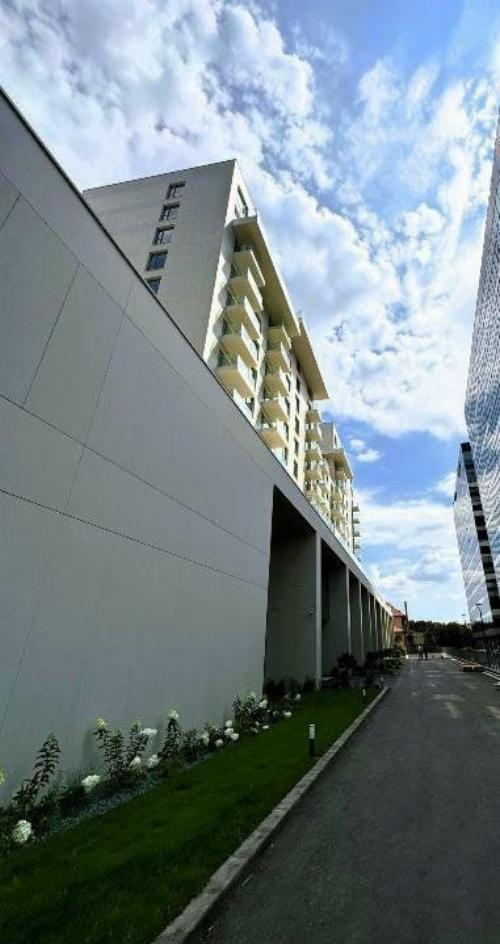 First rental / 3 minutes from Promenada Mall and metro 10