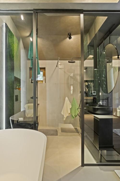 Iancu Nicolae! Unique villa with generous garden and pool 30