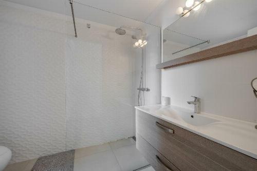 Bloc boutique / complet mobilat și utilat / parcare 8