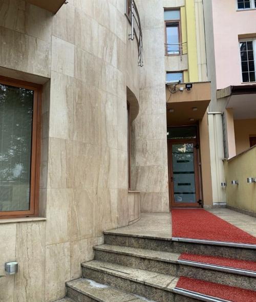 Prestigious building in the Charles de Gaulle / Kiseleff / Herastrau Park area 2