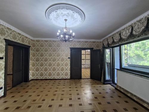Apartament de vanzare 4 camere Primaverii, cu garaj box si teren 2
