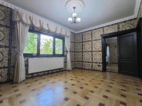 Apartament de vanzare 4 camere Primaverii, cu garaj box si teren 5