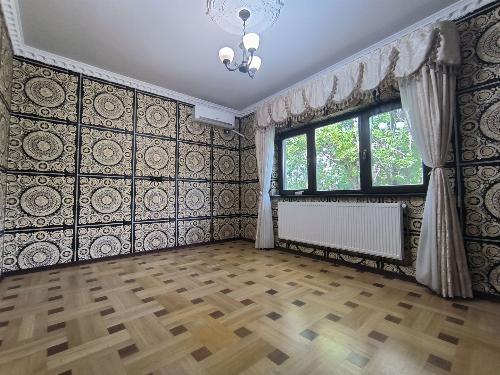 Apartament de vanzare 4 camere Primaverii, cu garaj box si teren 6