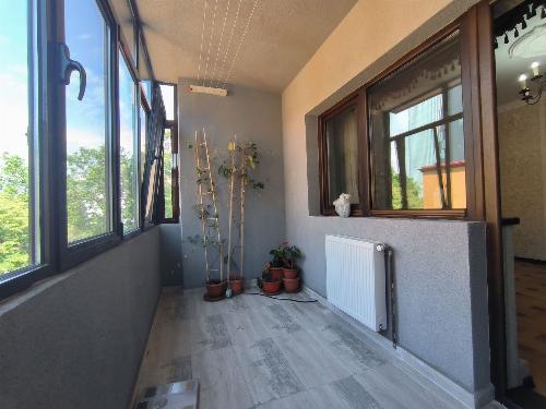 Apartament de vanzare 4 camere Primaverii, cu garaj box si teren 10