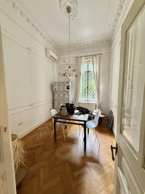 Villa with interwar charm, suitable for commercial activities 12