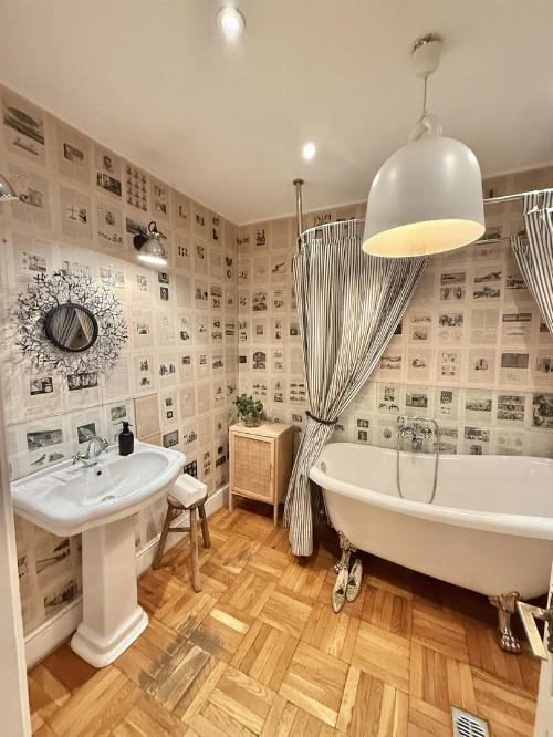 Villa with interwar charm, suitable for commercial activities 7