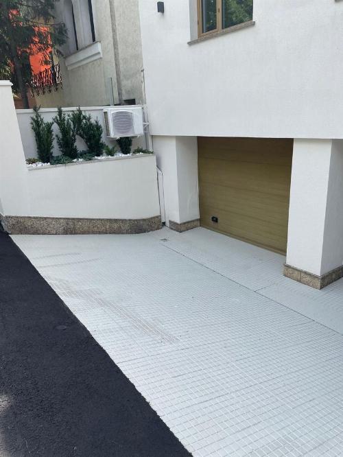 Exclusive Building for Rent – Spring Area 1