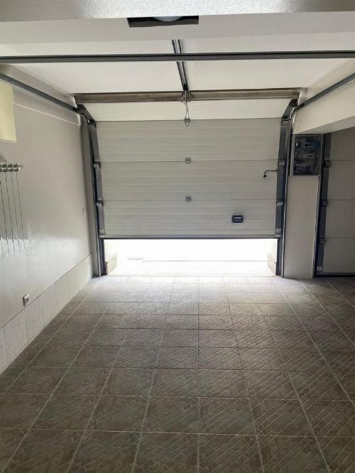 Exclusive Building for Rent – Spring Area 11
