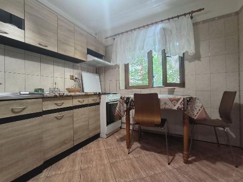 Apartament de vanzare 4 camere Piata Victoriei decomandat/1979 5