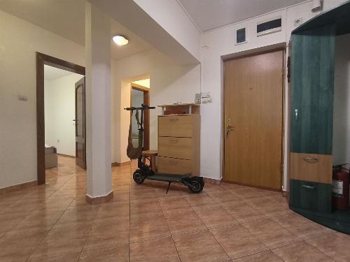 Apartament de vanzare 4 camere Piata Victoriei decomandat/1979 8