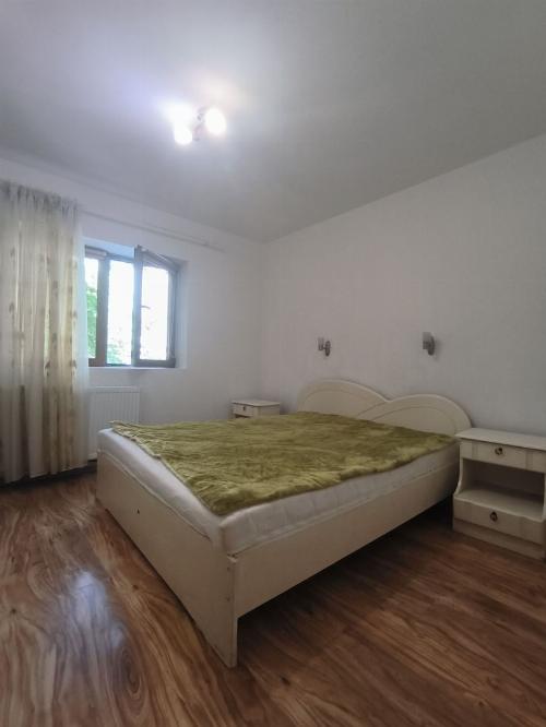 Apartament de vanzare 4 camere Piata Victoriei decomandat/1979 10