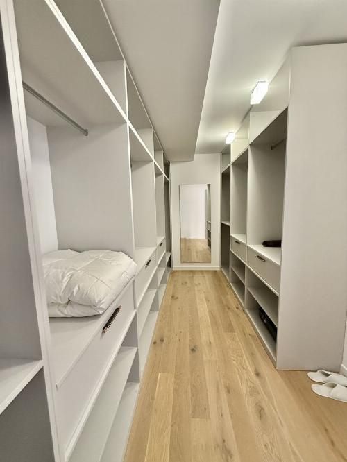135 sqm usable | Luxury Finishes & Furniture | 2 parking spaces included 11