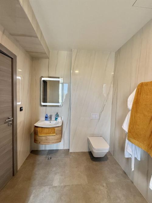 135 sqm usable | Luxury Finishes & Furniture | 2 parking spaces included 10