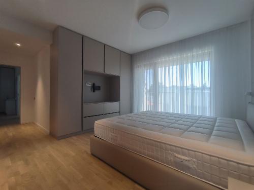 Triplex de lux cu terase, jacuzzi și parcare – zona Eminescu-Toamnei-Armenesc 11