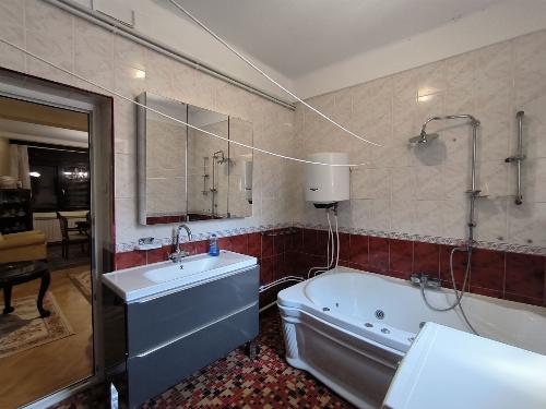 Apartament 3 camere de vanzare cu garaj si boxa Cismigiu 13