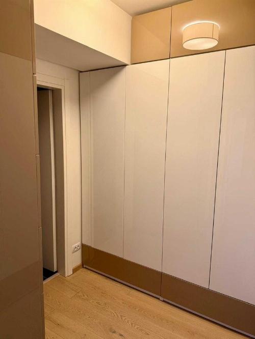 2-room apartment, dressing room, 2 bathrooms and parking 7