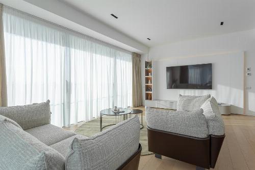 Superb view of Floreasca Park and Lake / Upper floor 2
